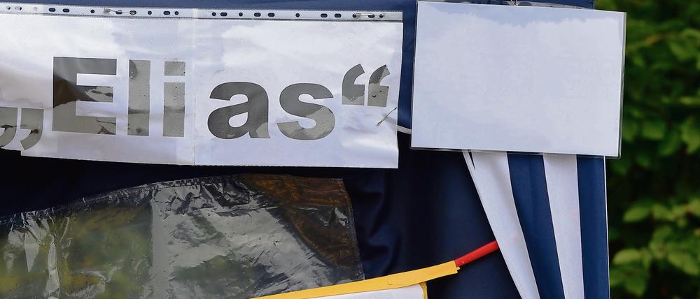 Treffpunkt. Von dem Zelt aus wird der Einsatz der Freiwilligen bei der Suche nach Elias koordiniert.