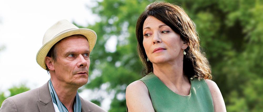Ein potentieller Samenspender? Luise Jansen (Iris Berben) nimmt den Galeristen Frans Winther (Edgar Selge) unter die Lupe.