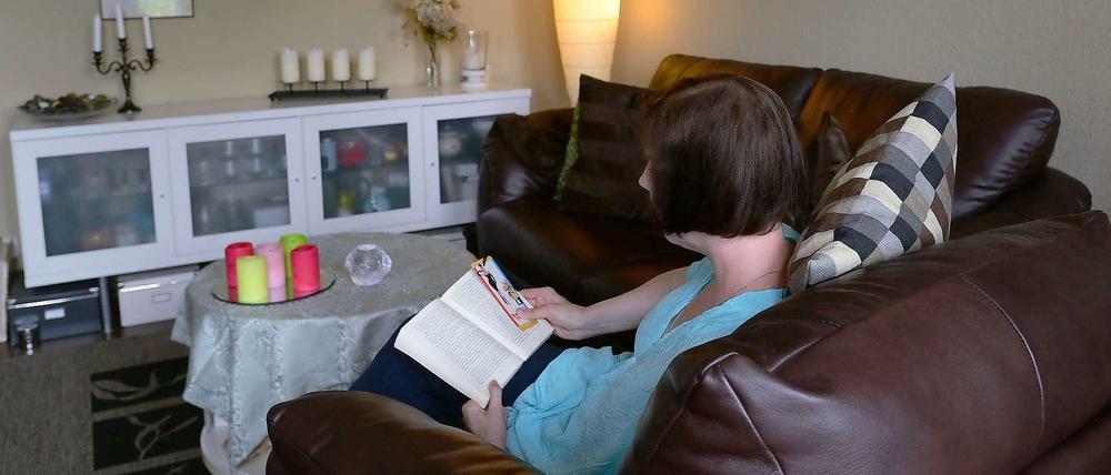 Migräne, Erschöpfungszustände, unstete Belastbarkeit: Sabrina, 34, ist Rentnerin, seit sie vor zwölf Jahren von der Krebskrankheit geheilt wurde.