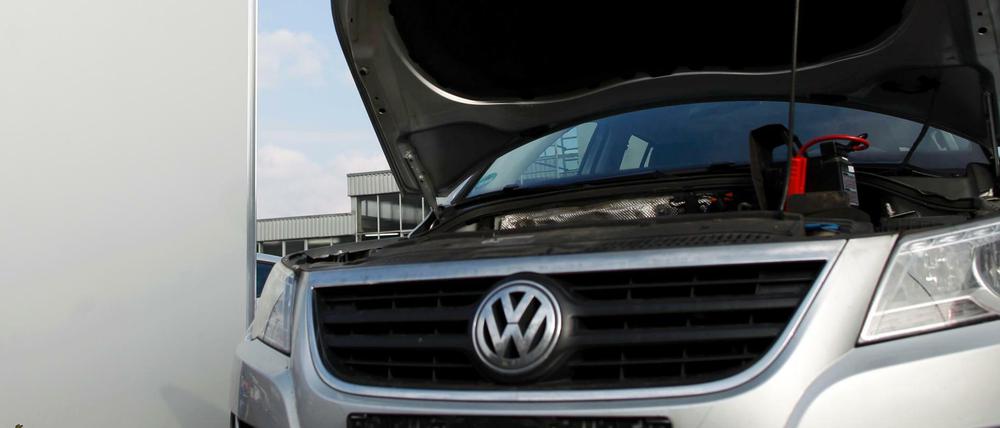 Schmutzige Sache. Die Umrüstung der manipulierten Diesel-Motoren ist aufwändig, doch die Klagen von Behörden und Anlegern kommen den Konzern vermutlich noch viel teurer.