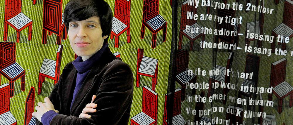 Ina Wudtke in ihrer Ausstellung "Eviction" im Projektraum Bethanien.