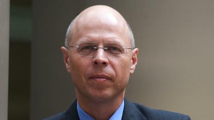 Klaus M. Beier leitet das Institut für Sexualwissenschaft und Sexualmedizin in Berlin-Mitte der landeseigenen Universitätsklinik Charité. Seit mehr als 20 Jahren arbeitet er als Sexualmediziner und Psychotherapeut. Beier, Jahrgang 1961, ist Vater zwei erwachsener Kinder und Großvater.