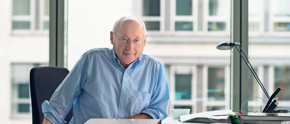 Journalist und Pferdezüchter. Stefan Aust sucht auch in seinem Büro in der Chefredaktion der Tageszeitung „Die Welt“ neue Transportwege für Inhalte. Foto: dpa