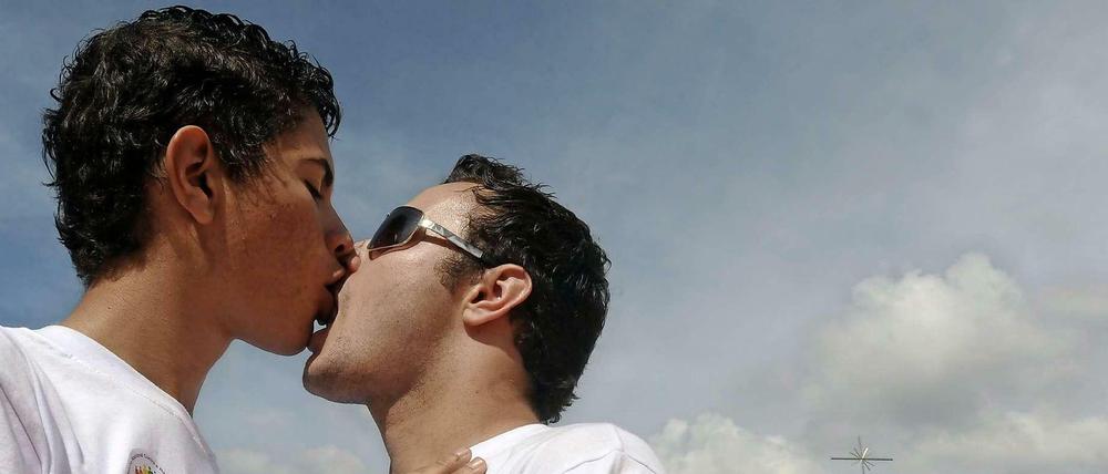 Ein schwules Paar. Es kann keine Rede davon sein, dass Homo-Partnerschaften instabile sind als die von Heteros.