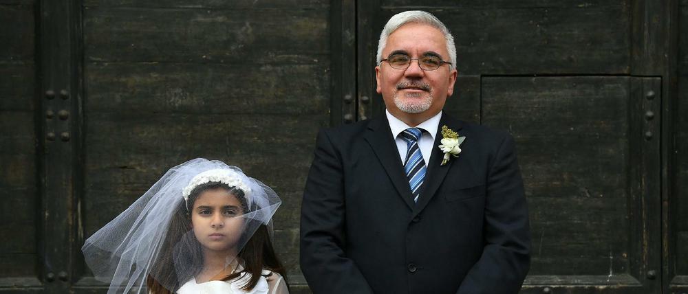 Das ist zum Glück nicht echt sondern eine Aktion von Amnesty International im Kampf gegen Kinderehen.