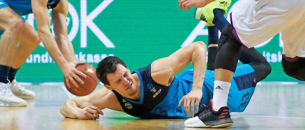 Das tat weh. Gaffney am Boden.