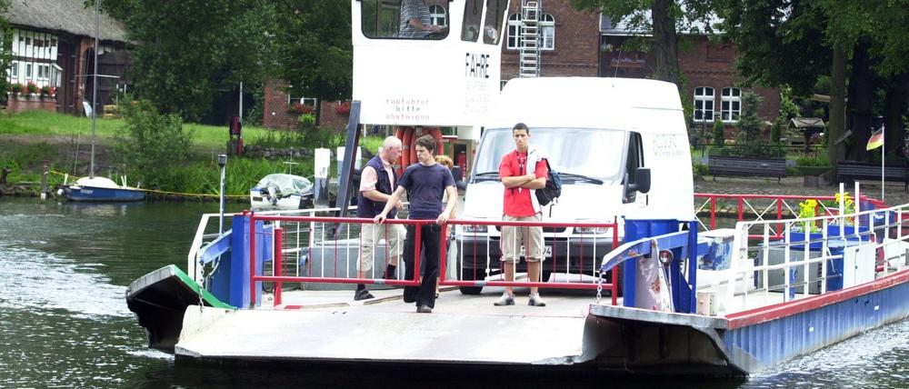 Wasserweg zur Schule. Die Fähre auf dem Tegeler See.