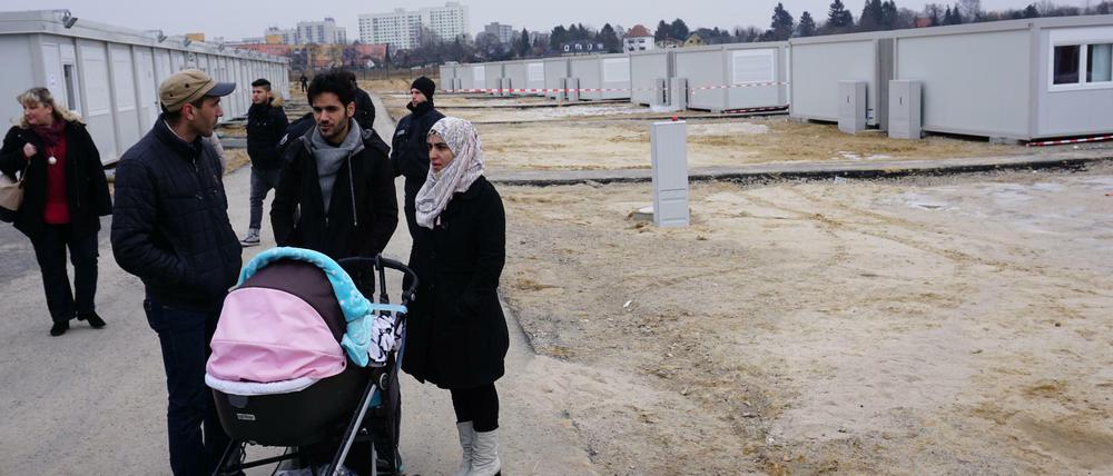 Die Container-Siedlung an der Gerlinger Straße in Neukölln ist das fünfte "Tempohome" in Berlin. Viele Nachbarn kamen zur Eröffnung im Februar.