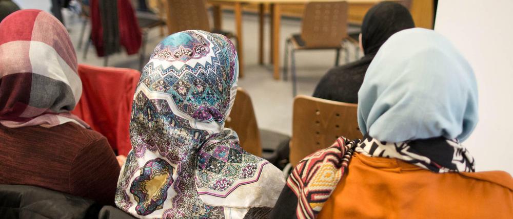 Das Neutralitätsgesetz an Schulen steht auf der Kippe, nachdem das Gericht einer klagenden Muslima Recht gab.