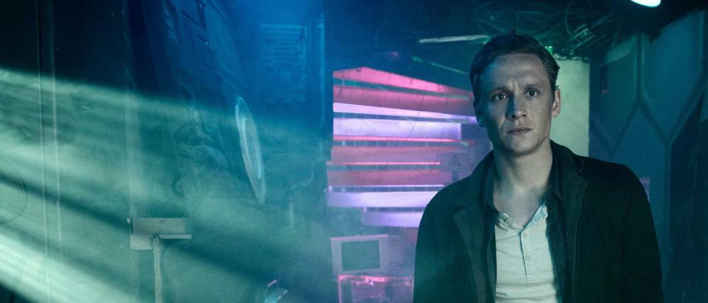 Lukas Franke (Matthias Schweighöfer) wird erst gehackt und dann gejagt - und wird schließlich zum Jäger.