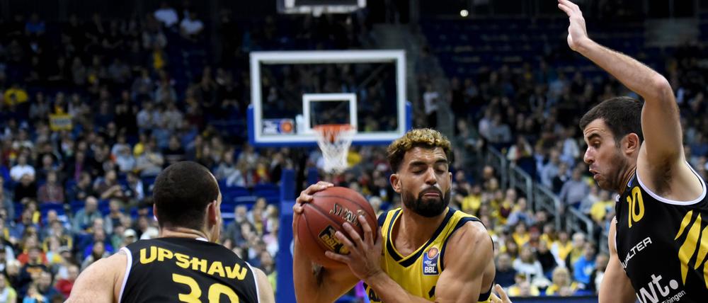 Durchgesetzt. Der Berliner Joshiko Saibou (Mitte) eingerahmt von zwei Tübingern.