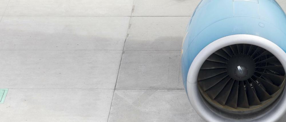 Turbine eines Flugzeugs. Wann werden die ersten Maschinen über die Rollbahnen des Hauptstadtflughafens rollen? Wohl nicht vor 2020.