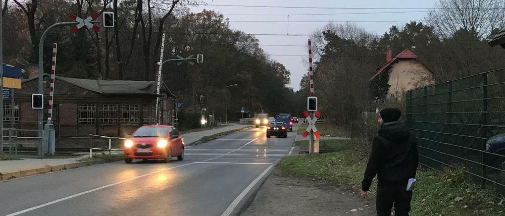 Jottwede. Die Bahnstation liegt einen Kilometer entfernt von Tesla.