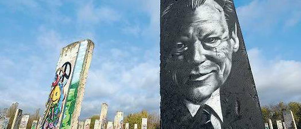 Da ist noch Platz. Auf dem Gelände der Teltower Baustofffirma kann jedermann zu Pinsel und Farbe greifen und mitmalen. Den Willy Brandt allerdings hat ein professioneller Künstler gestaltet. Foto: dpa