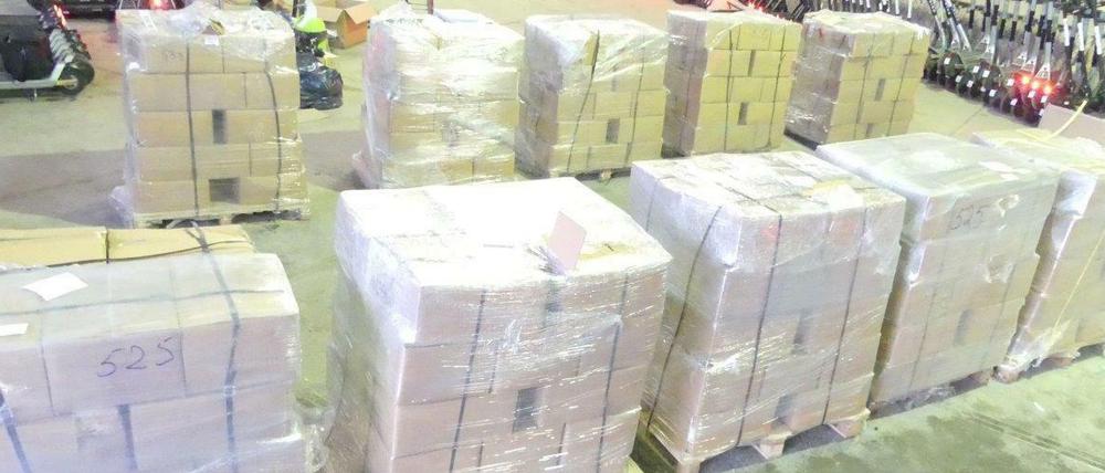 Fünf Tonnen Tabak in einer Spandauer Lagerhalle.