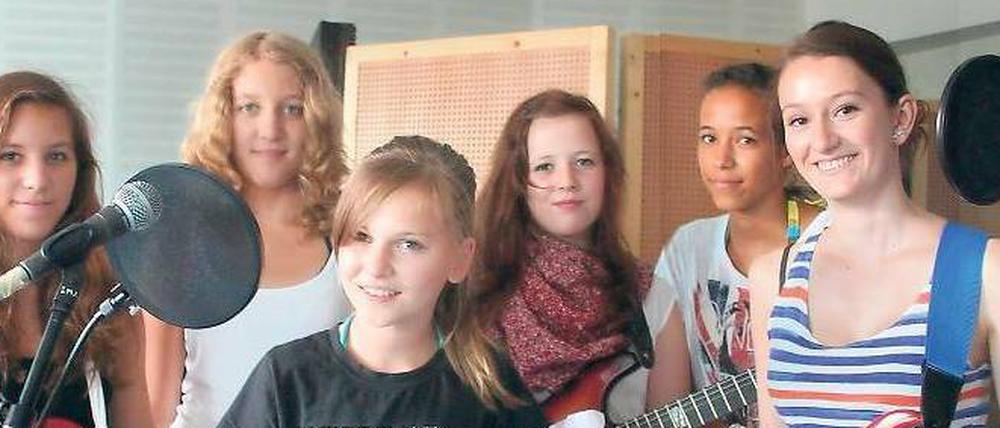 Die Burning Nessels. Lisa (re.) und ihre Bandkolleginnen.