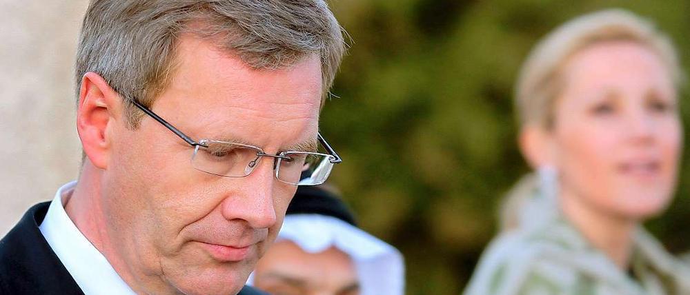 Bundespräsident Christian Wulff und seine Frau Bettina stehen wegen eines verschwiegenen Privatkredits des Ex-Unternehmers Egon Geerkens in der Kritik.