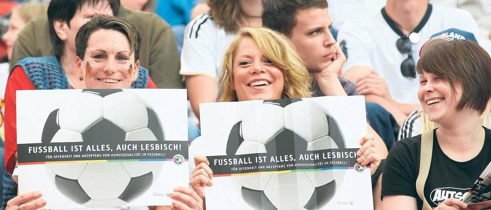 Alles, auch lesbisch. Fans positionieren sich bei der WM klar für Homosexualität.