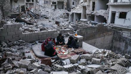 Weite Teile Syriens gleichen nach wie vor einem Trümmerfeld, Millionen leiden große Not.
