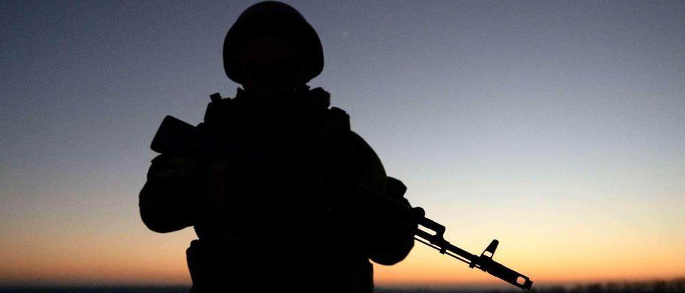 Ein Separatist in der Ostukraine beim Gefangenenaustausch.