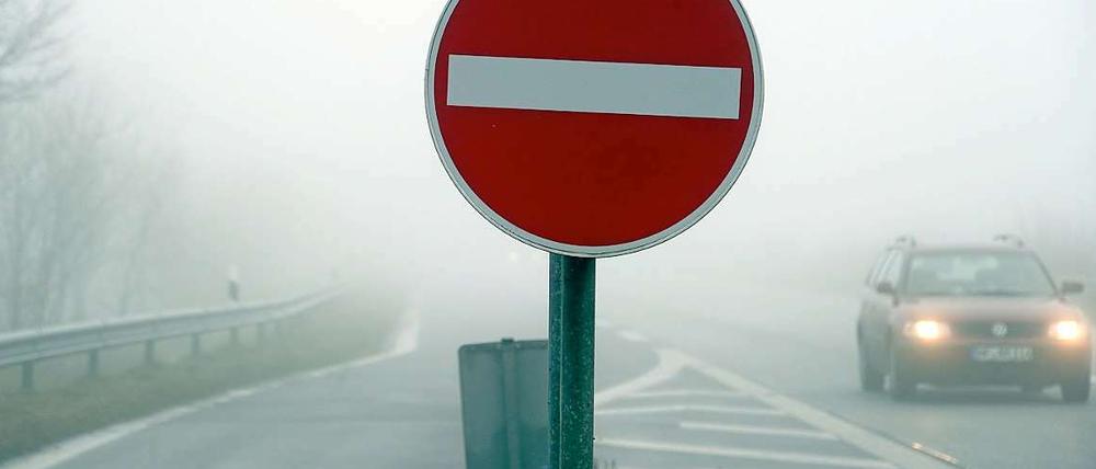 Immer häufiger kümmern sich private Konzerne um deutsche Autobahnstrecken. Der Bund umgeht so die Schuldenbremse.