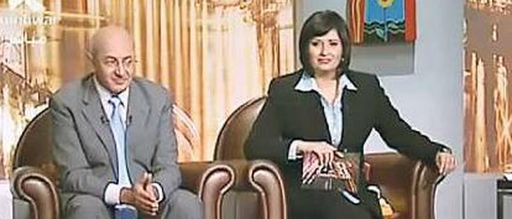 Lobende Worte finden die Moderatoren Said Ali (l.) und Hana Al-Semri beim Privatsender Al-Mehwar neuerdings für die Mubarak-Gegner, zu sehen auch auf Youtube.