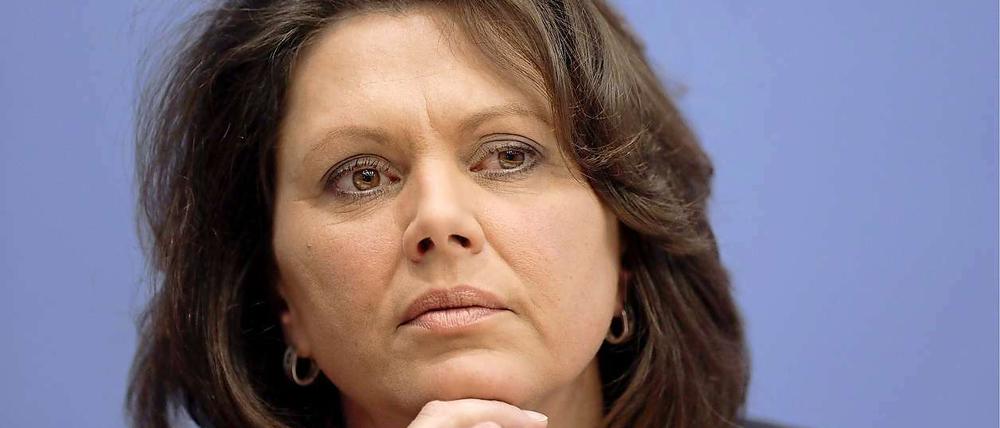 Verbraucherschutzministerin Ilse Aigner pocht im Dioxin-Skandal auf personelle Konsequenzen in Niedersachsen.