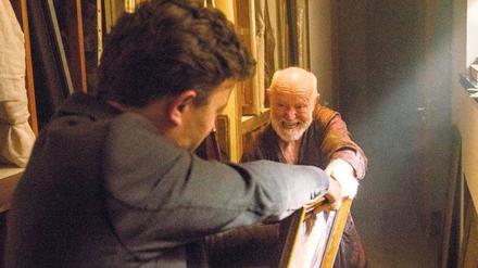 Der Jäger und der Sammler: Philipp Keyser (Friedrich Mücke, links) streitet sich mit Magnus Dutt (Ernst Jacobi) um eine Gemälde.