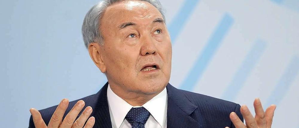 Geschenk des Himmels? Nursultan Nasarbajew hat mal wieder die Präsidentschaftswahlen in Kasachstan gewonnen - was in dem von ihm autoritär regierten Land alles andere als eine Überraschung war.