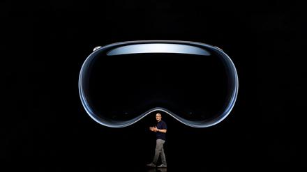 Apple-CEO Tim Cook bei der Vorstellung der Vision Pro. 