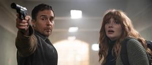 Durchschnittliche Helden. Agent Aidan (Sam Rockwell.) muss die Bestsellerautorin Elly (Bryce Dallas Howard) vor dem Geheimdienst beschützen. 