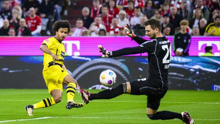 Karim Adeyemi (links) brachte Borussia Dortmund in München in Führung.