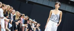 Models zeigen Kreationen des Labels BOBKOVA auf der Mercedes-Benz Fashion Week im Telegraphenamt anlässlich der Berlin Fashion Week