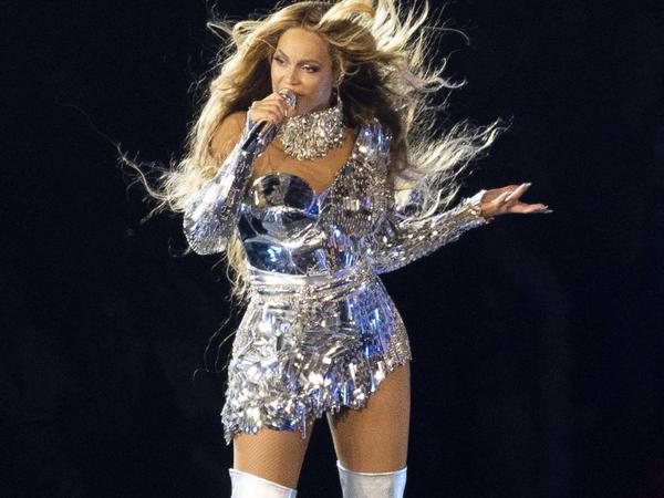 Ein Star in Perfektion: Allein die Kostüme von Beyoncé stellen alles im Pop Gesehene in den Schatten.