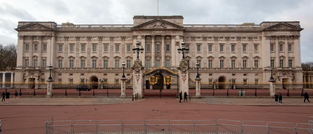 Der Buckingham Palace, gesehen von The Mall aus.