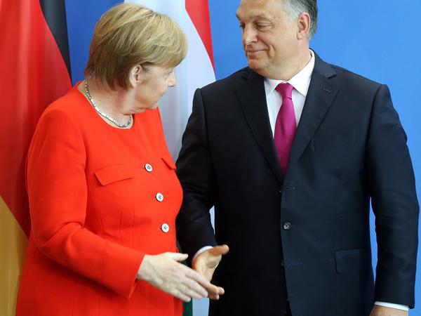 Während der Flüchtlingskrise hatte die damalige Kanzlerin Angela Merkel (links, hier mit Ungarns Regierungschef Viktor Orbán) alle Mühe mit einem gemeinsamen EU-Kurs. 