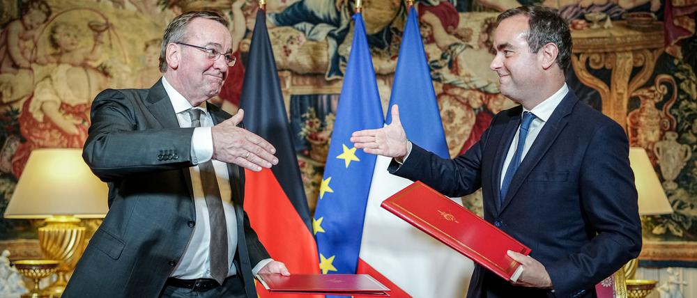 Handschlag in Paris: Am Freitag hat Verteidigungsminister Boris Pistorius mit seinem französischen Amtskollegen Sébastien Lecornu noch etwas zu feiern, die Haushaltsgespräche in Berlin könnten ernster werden.