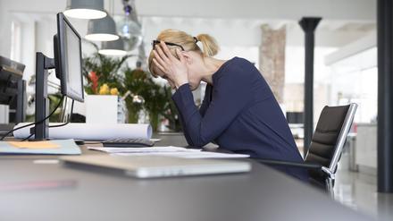 Stress und psychische Überlastung am Arbeitsplatz sind weit verbreitet. 