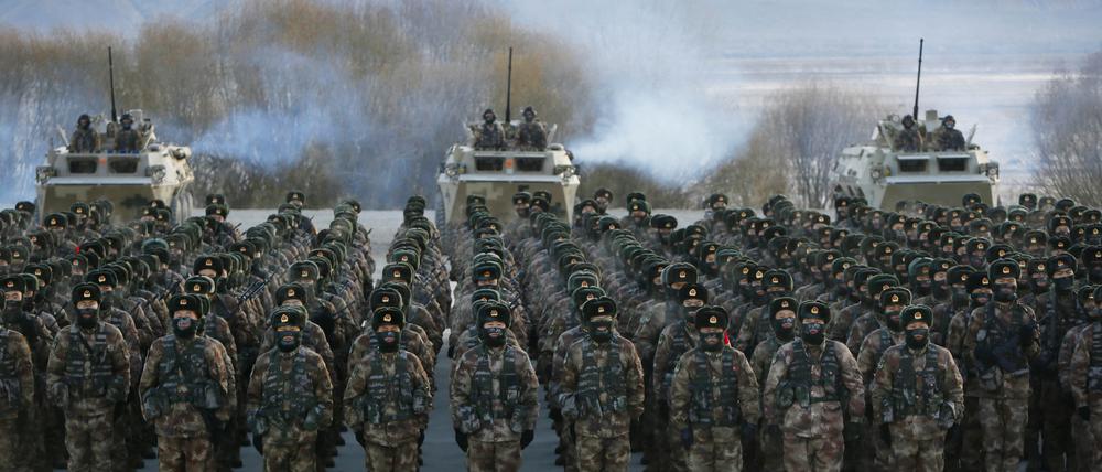 Chinas Volksbefreiungsarmee bei einer Militärübung in der Stadt Kashgar.