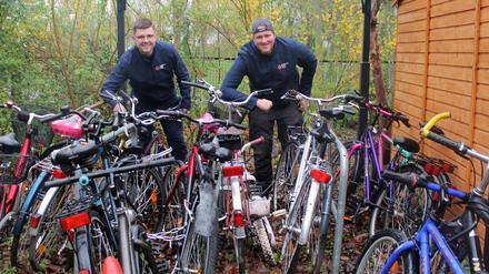 Christopher und Lukas arbeiten ehrenamtlich für die Jugend-Fahrradwerkstatt in Marzahn-Hellersdorf.