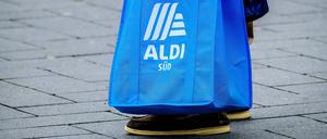 Aldi Süd expandiert in den Lebensmittel-Liefersektor, während Aldi Nord weiterhin zögerlich bleibt.