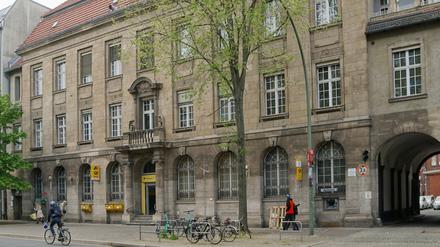 Die Berliner Postbank-Filiale an der Uhlandstraße in Wilmersdorf bietet bald keine Postdienstleistungen mehr an.