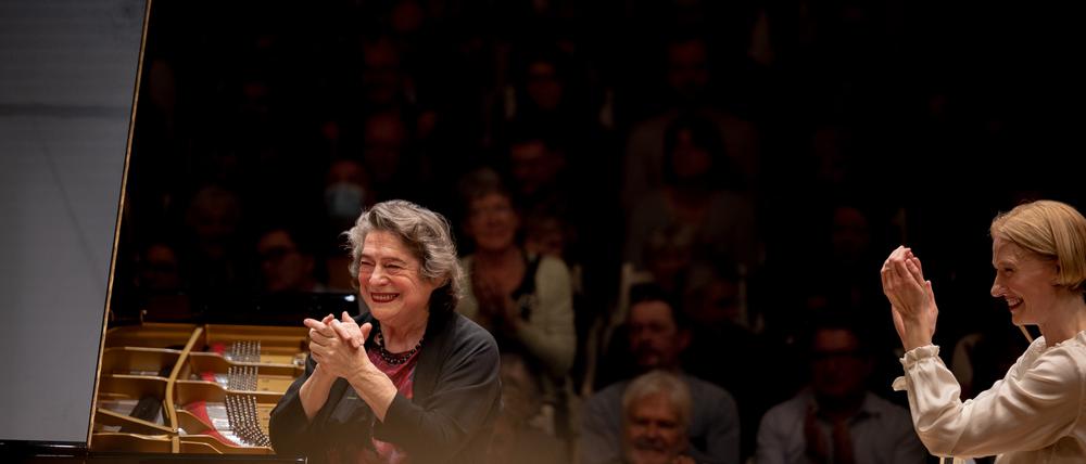 Elisabeth Leonskaja (l.) und Joanna Mallwitz amFreitagabend im Konzerthaus