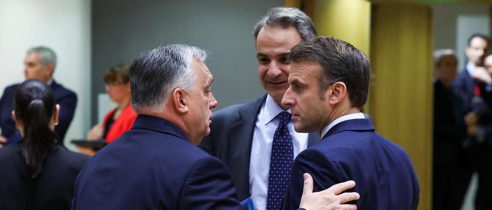 Ungarns Premier Orban, Frankreichs Präsident Emmanuel Macron und der griechische Premier Kyriakos Mitsotakis in Brüssel.