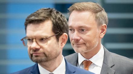 Bundesfinanzminister Christian Lindner (rechts) und Bundesjustizminister Marco Buschmann (beide FDP) haben Kürzungen bei den Leistungen für Asylbewerber gefordert.