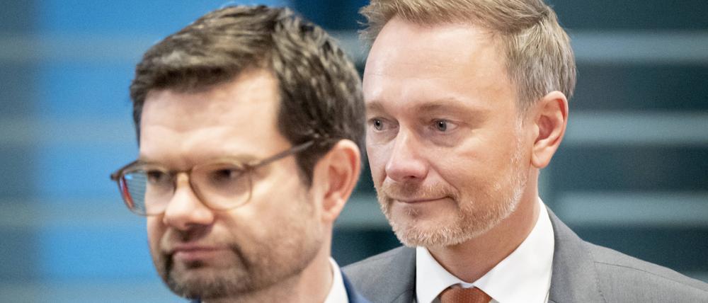 Bundesfinanzminister Christian Lindner (rechts) und Bundesjustizminister Marco Buschmann (beide FDP) haben Kürzungen bei den Leistungen für Asylbewerber gefordert.
