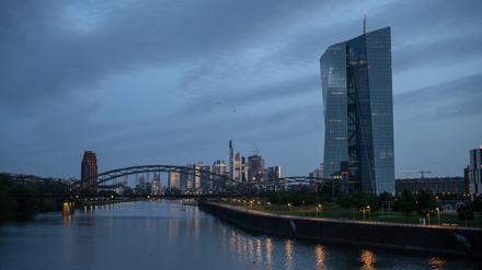 Das Gebäude der EZB in Frankfurt: Schon bei ihrer Gründung gab es Kritik.