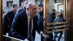 Für kommenden Mittwoch sei eine Anhörung von Harvey Weinstein im Gericht von Manhattan angesetzt, teilte die Staatsanwaltschaft am Freitagabend (Ortszeit) mit.