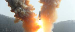 Abschuss einer Rakete durch das nordkoreanische Militär.