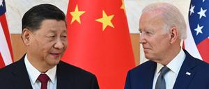 US-Präsident Joe Biden (r.) und Chinas Präsident Xi Jinping bim G20-Treffen in Indonesien im vergangenen Jahr.